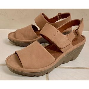 NWOT Clarks Artisan wedges, sand, size 7